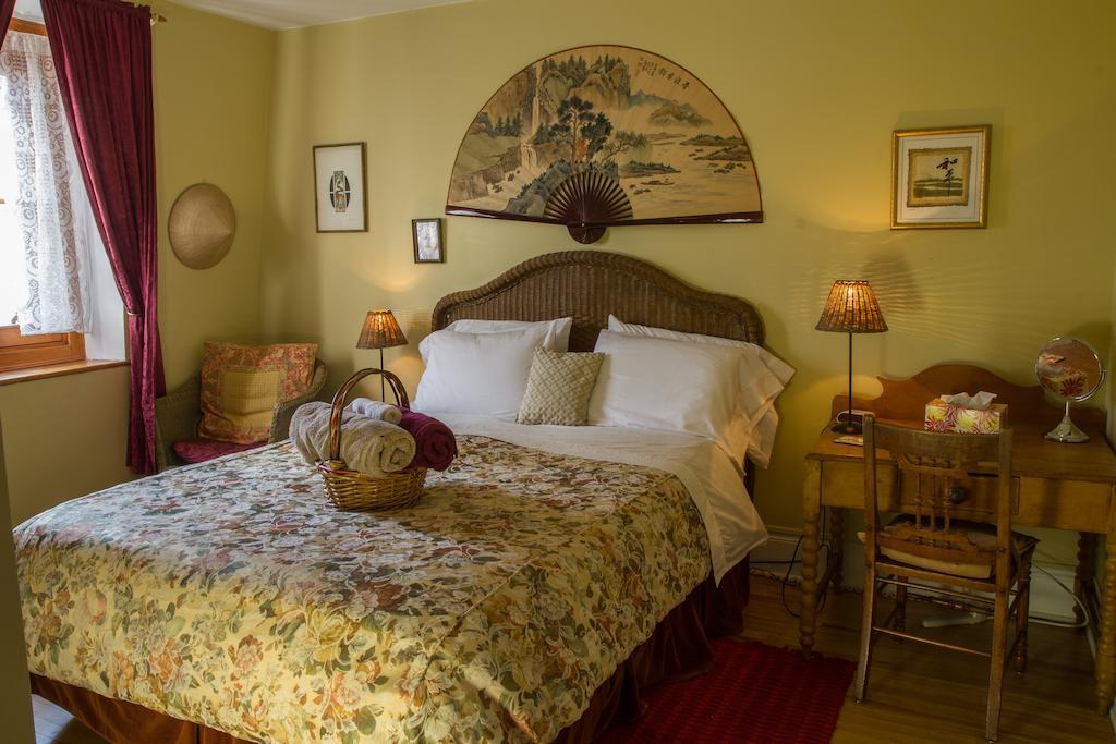 Gite Au Croissant De Lune Bed & Breakfast Quebec City Room photo